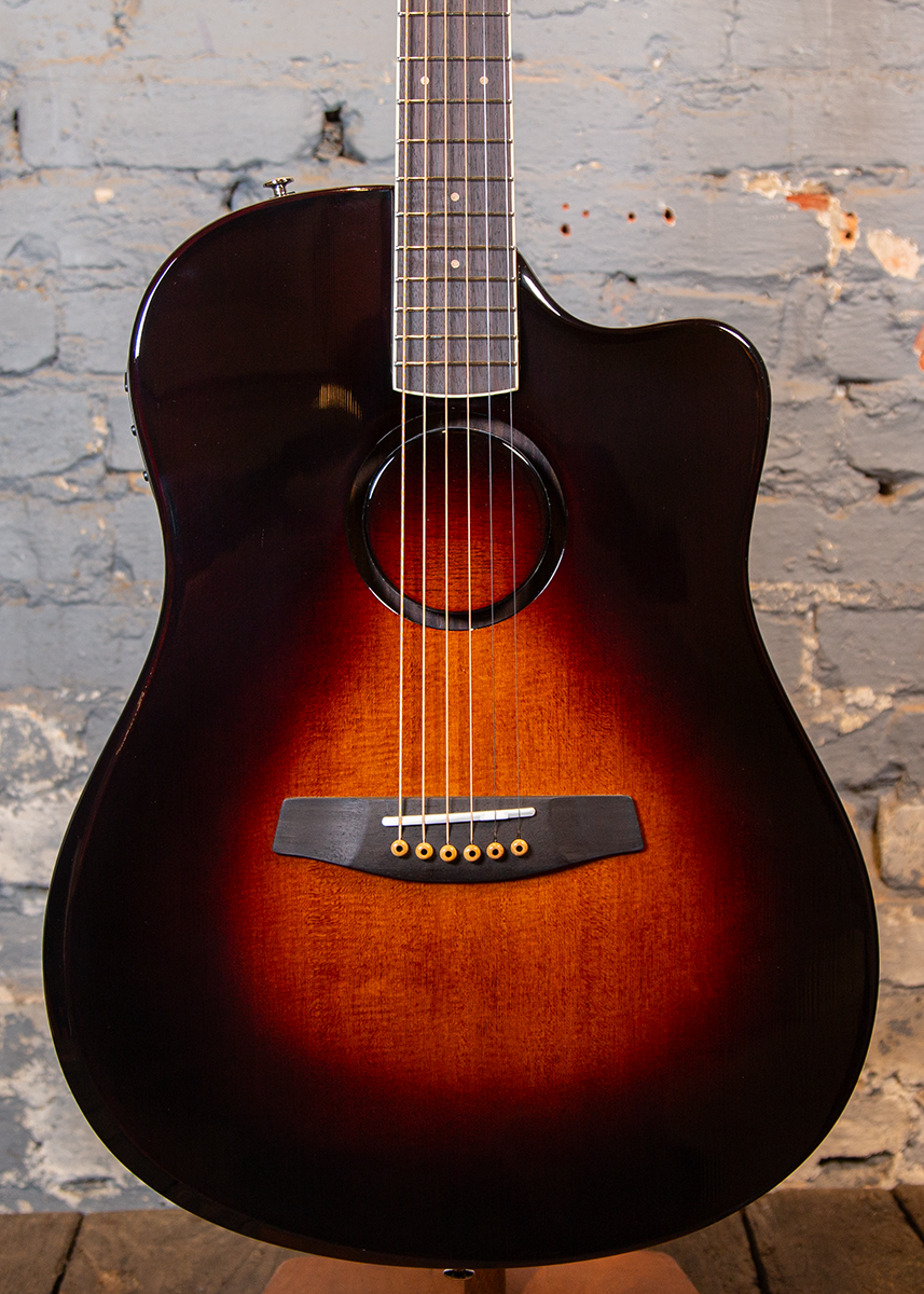 L.R. Baggs: AEG-1 Sunburst Sitka Spruce