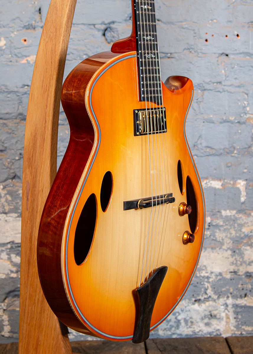 Eastman Guitars: El Rey 4 - Pomonaburst