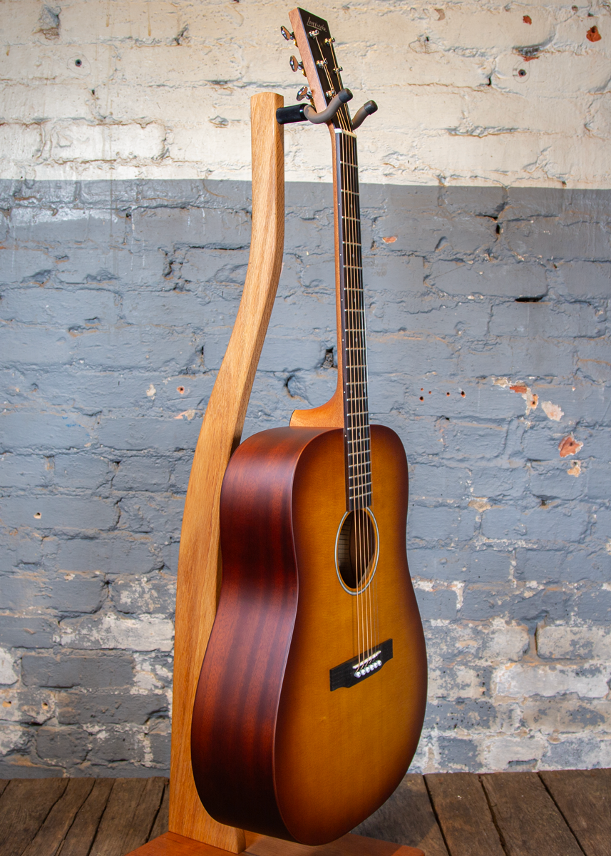 Larrivee Guitars: Simple 6 Dreadnought
