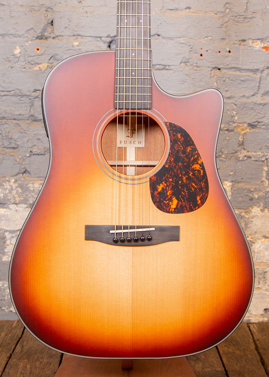 Furch Guitars: Vintage 1 Dc-SM SB SPE