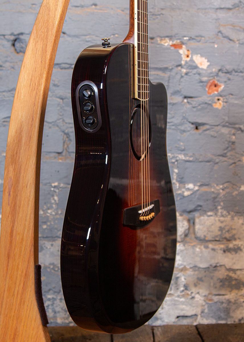 L.R. Baggs: AEG-1 Sunburst Sitka Spruce