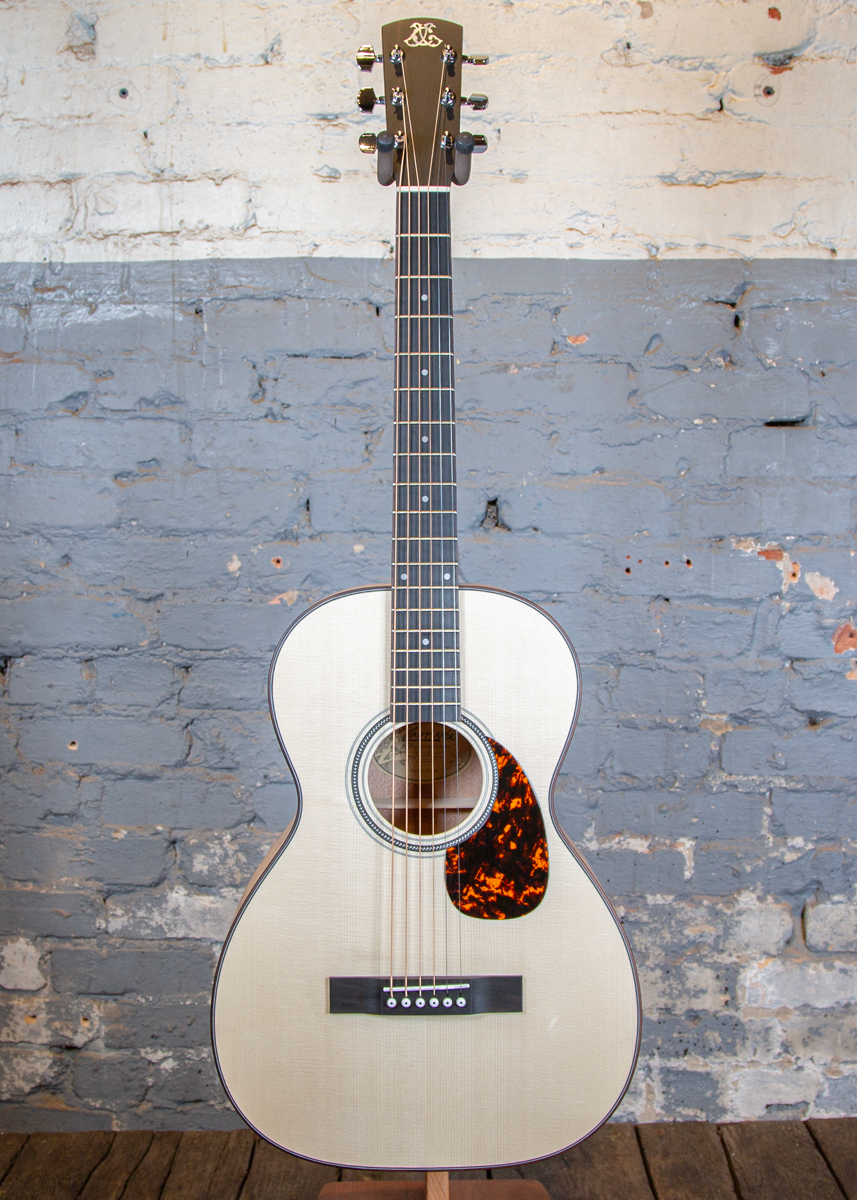Larrivee Guitars: 00-03-GR Silver Oak 80th Birthday Edition
