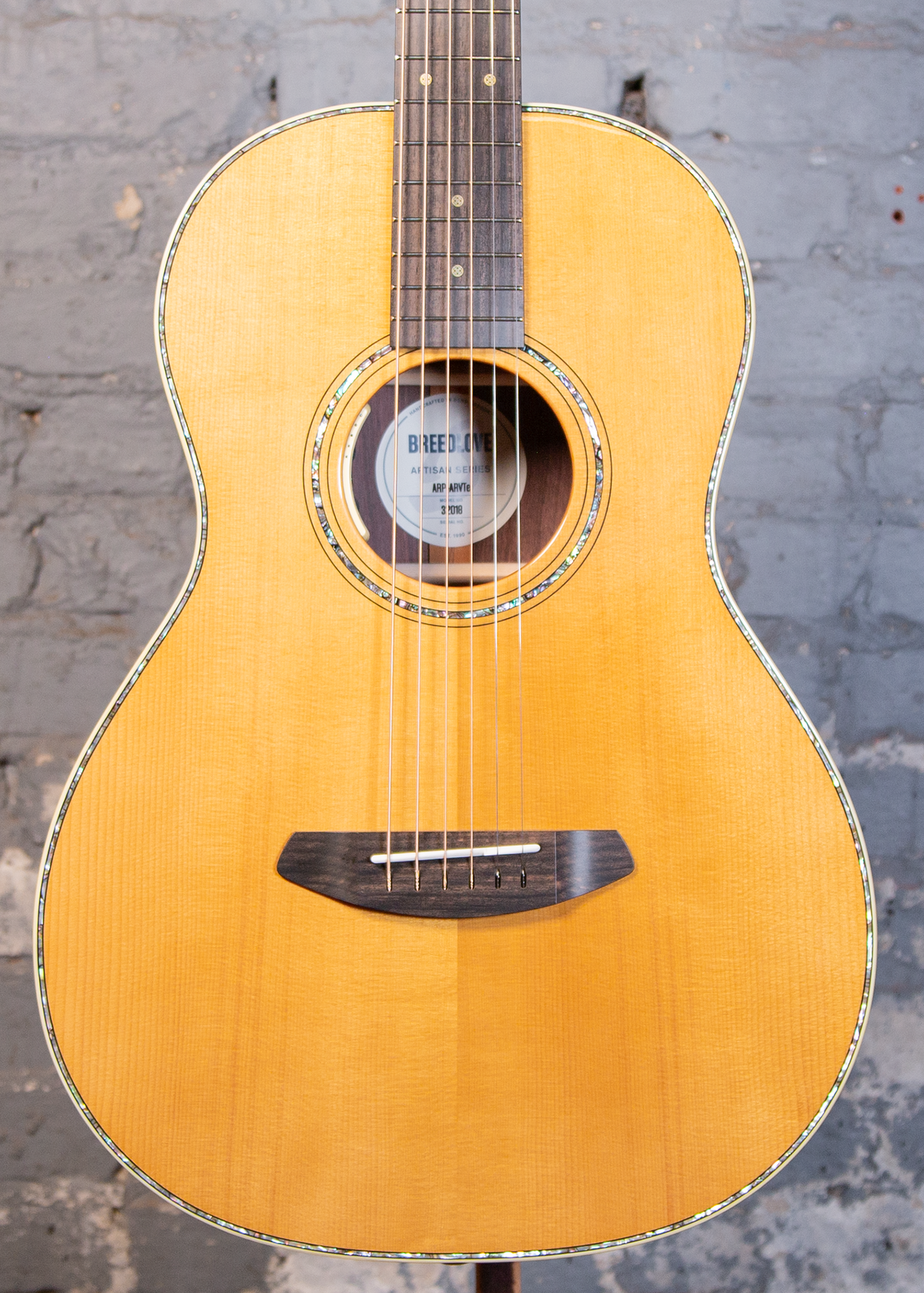 Breedlove Guitars: Artisan Parlor ARP-ARVTe - Vintage Toner
