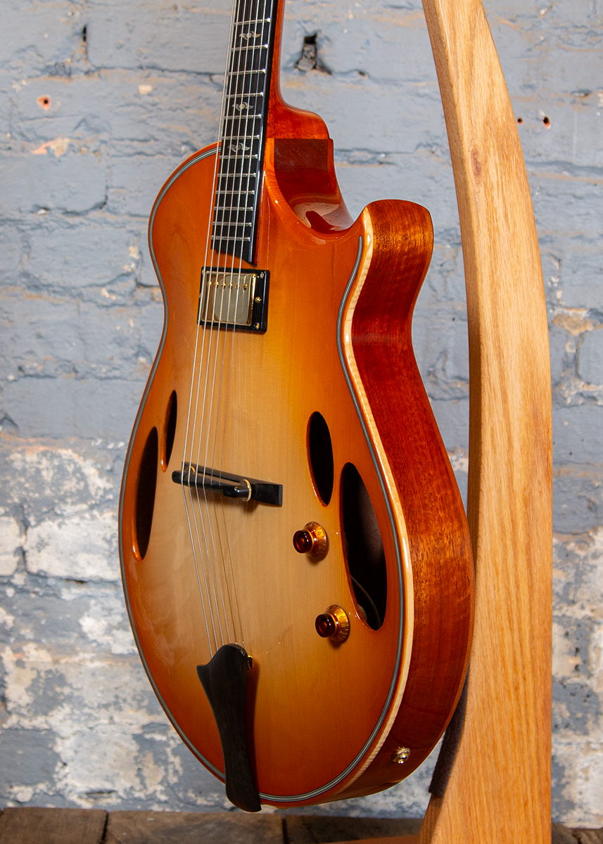 Eastman Guitars: El Rey 4 - Pomonaburst