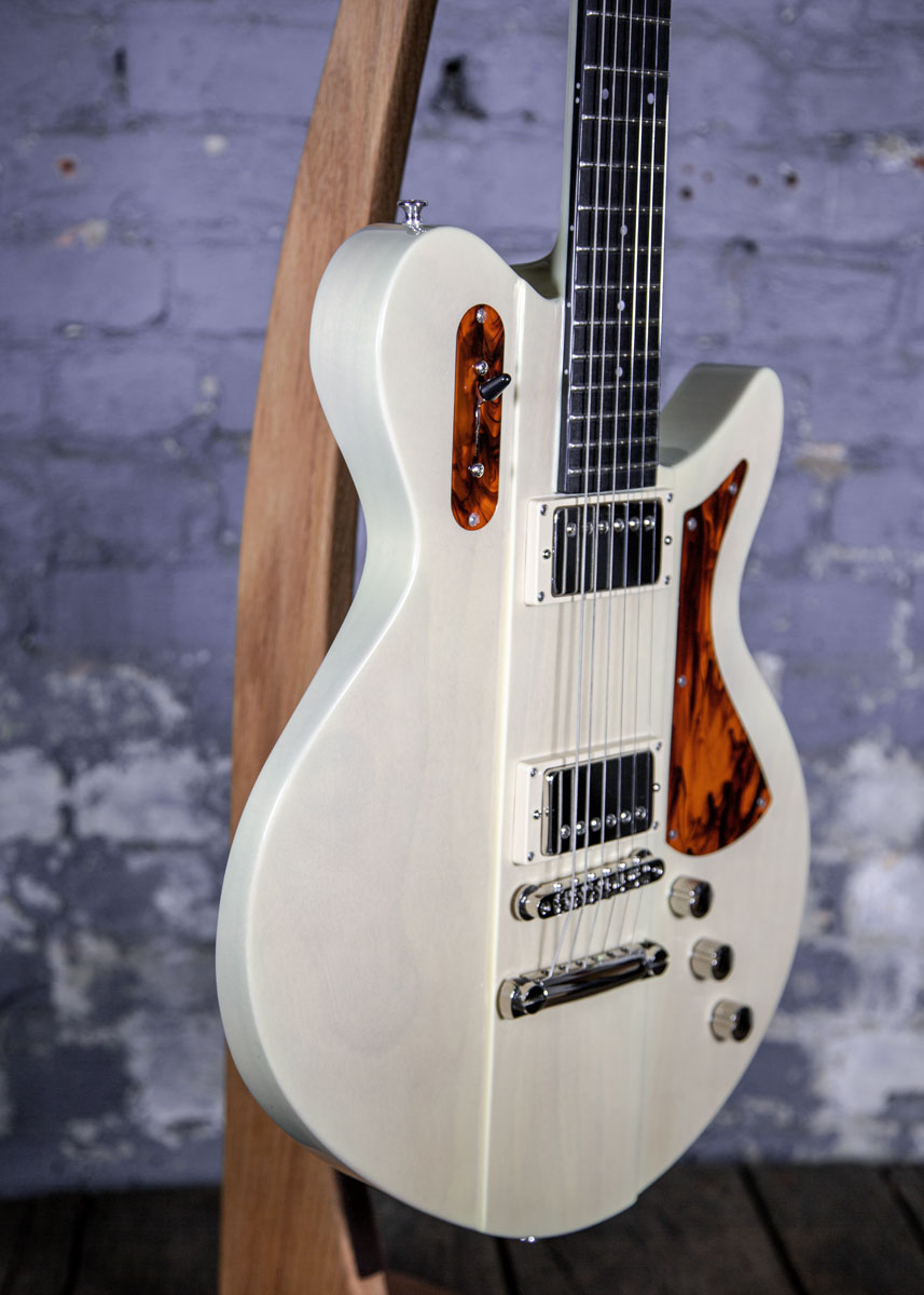 Eastman Guitars: Juliet - Pomona Blonde