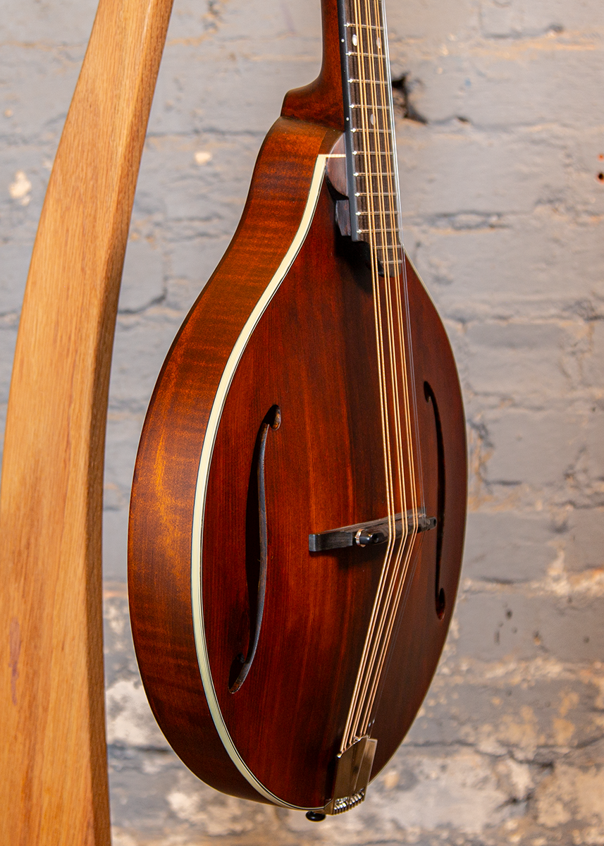 Eastman Guitars: MDO-305 Octave Mandolin