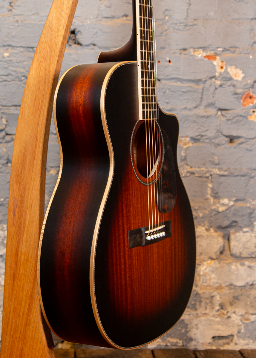 Larrivee OMV-40 Tobacco Sunburst w/ Pyramid Bridge