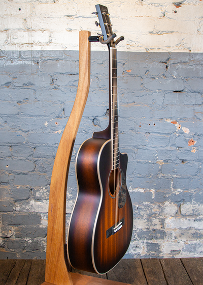 Larrivee Guitars: 00V-40 Mahogany Top, Vintage Burst & Pyramid Bridge