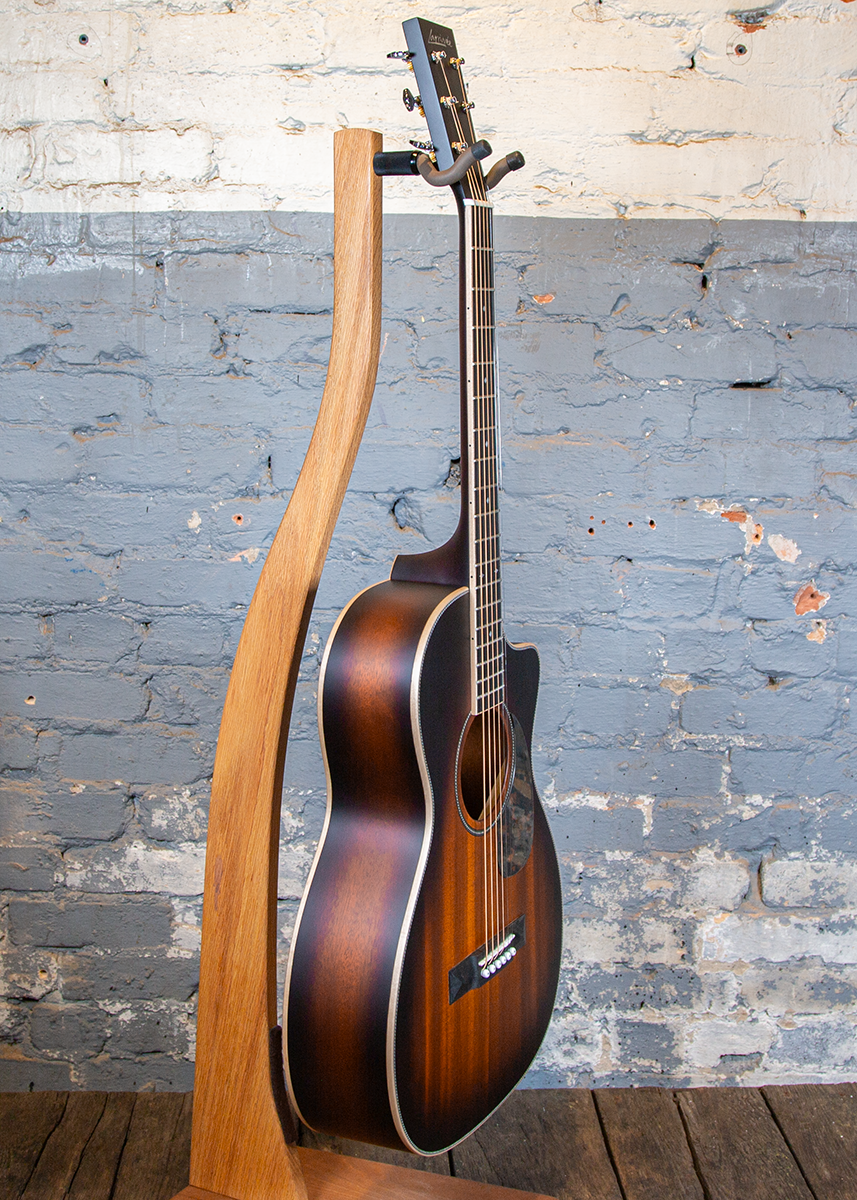 Larrivee Guitars: 00V-40 Mahogany Top, Vintage Burst & Pyramid Bridge