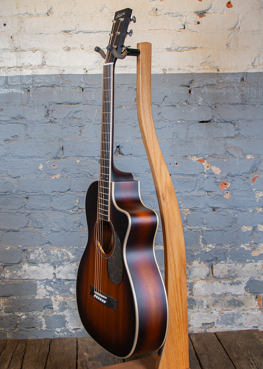 Larrivee Guitars: 00V-40 Mahogany Top, Vintage Burst & Pyramid Bridge