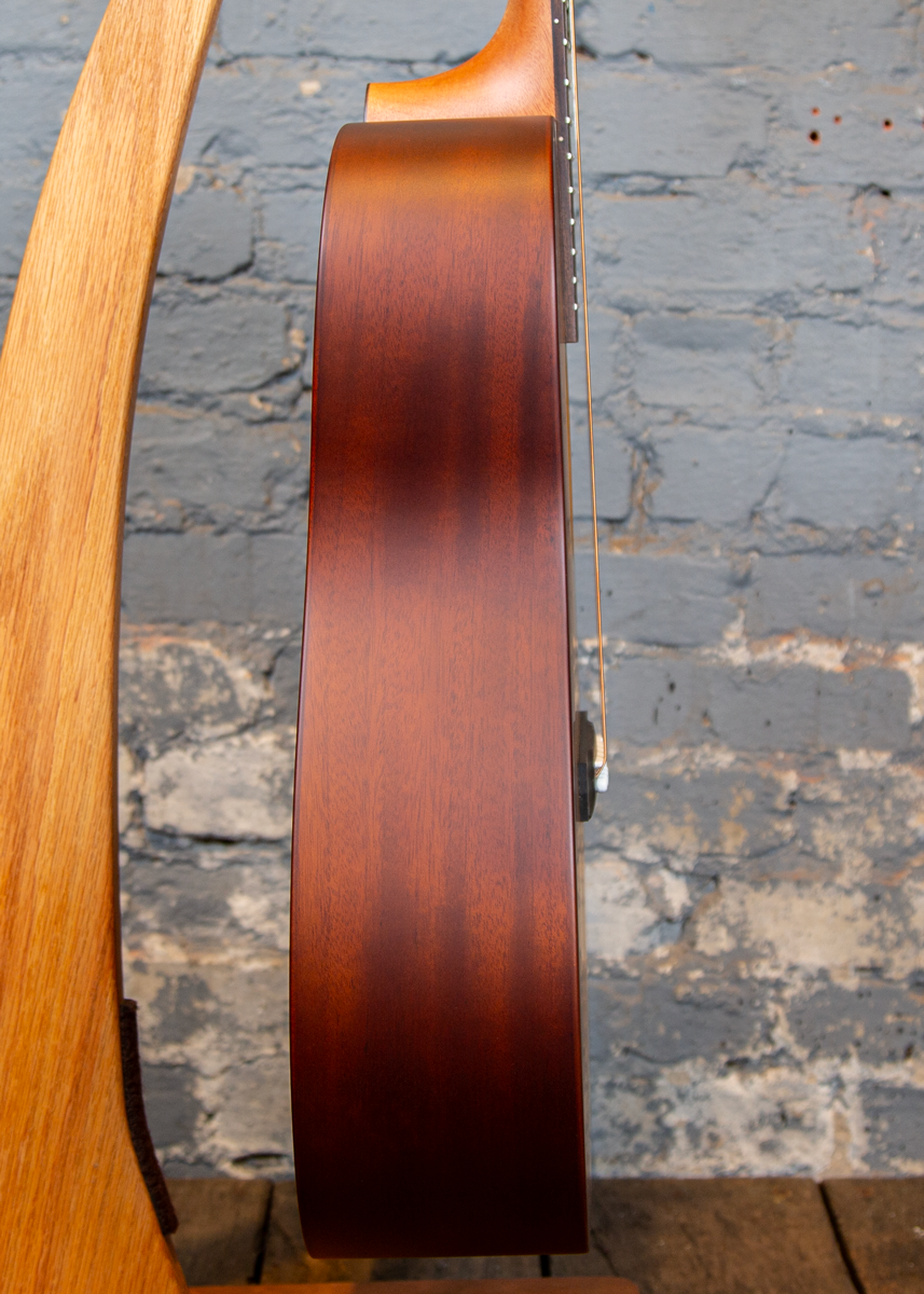 Larrivee Guitars: Simple 6 Dreadnought