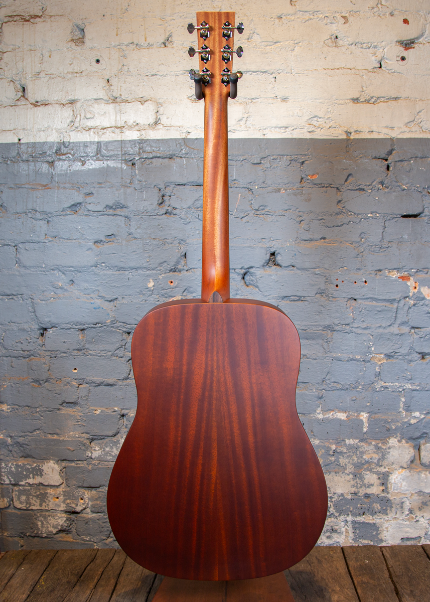 Larrivee Guitars: Simple 6 Dreadnought