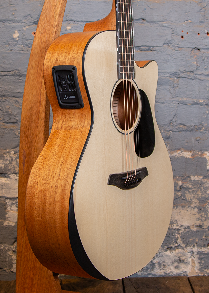 Furch Guitars: Violet Deluxe Gc-EMa w/ pickup & gigbag