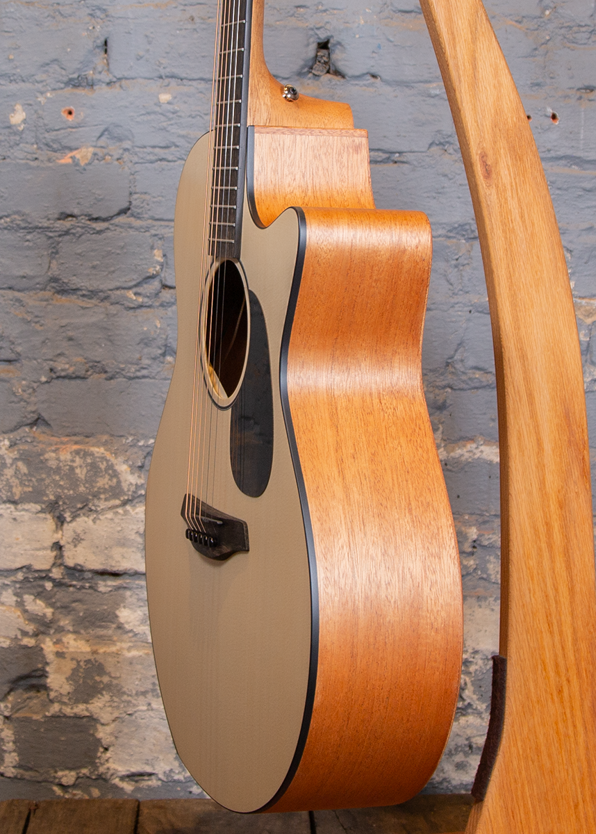 Furch Guitars: Violet Deluxe Gc-EMa w/ pickup & gigbag